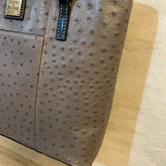 Dooney & Bourke
Lexington Gray Ostrich Purse Shoulder Bag - Picture 5 of 16
